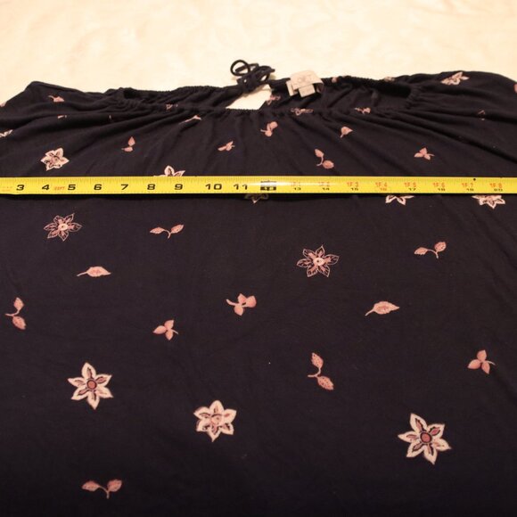 Ann Taylor Loft Rayon Lightweight Blouse Elastic Scoop Neck Size Medium Back Tie - Picture 7 of 13